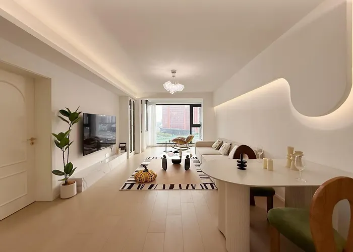 Ehub - Modern Rare 4-Bedroom Apt, 50M From Subway